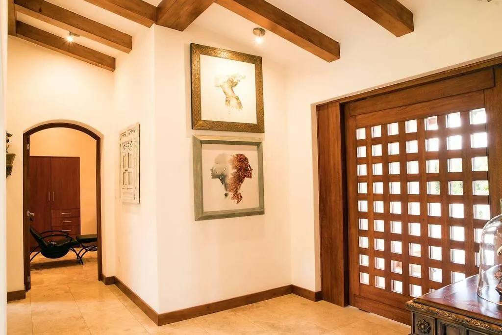 Lujosa Casa Guayllabamba - Gym Jacuzzi Piscina Villa Quito