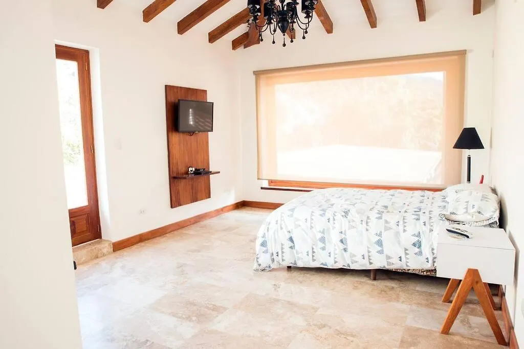 Lujosa Casa Guayllabamba - Gym Jacuzzi Piscina Villa Quito Ecuador