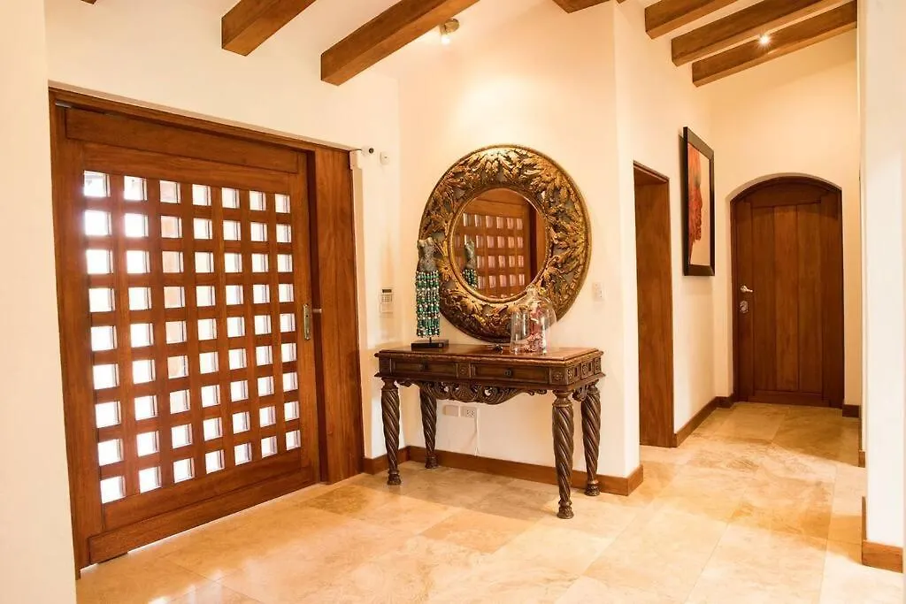 Lujosa Casa Guayllabamba - Gym Jacuzzi Piscina Villa Quito