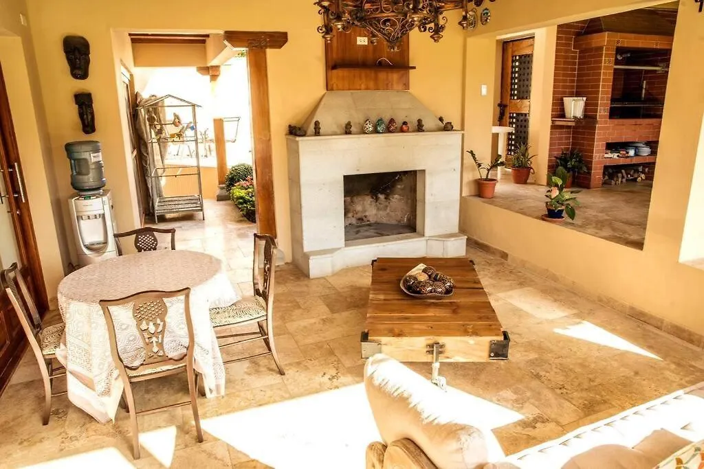 Vakantiehuis Lujosa Casa Guayllabamba - Gym Jacuzzi Piscina Villa Quito