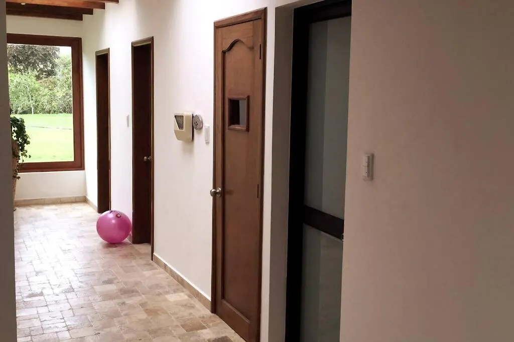 Lujosa Casa Guayllabamba - Gym Jacuzzi Piscina Villa Quito 0*,