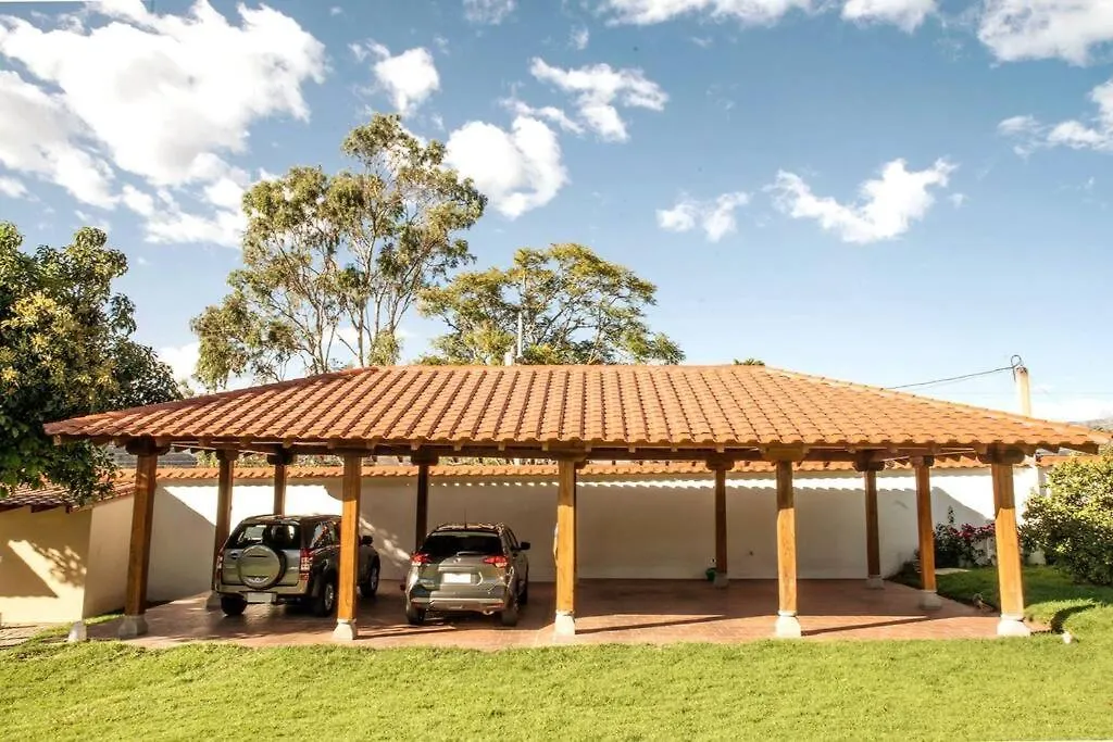 Lujosa Casa Guayllabamba - Gym Jacuzzi Piscina Villa Quito