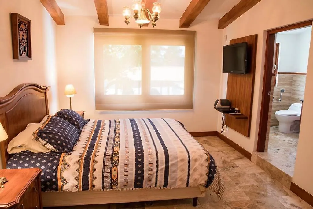 Vakantiehuis Lujosa Casa Guayllabamba - Gym Jacuzzi Piscina Villa Quito